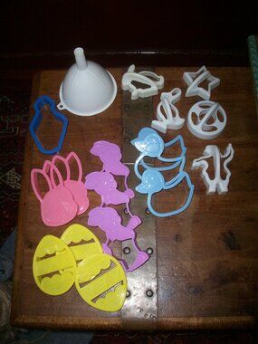 Vintage White Plastic (90's)& Wilton Christmas & Easter Cookie Cutters Lot of 17